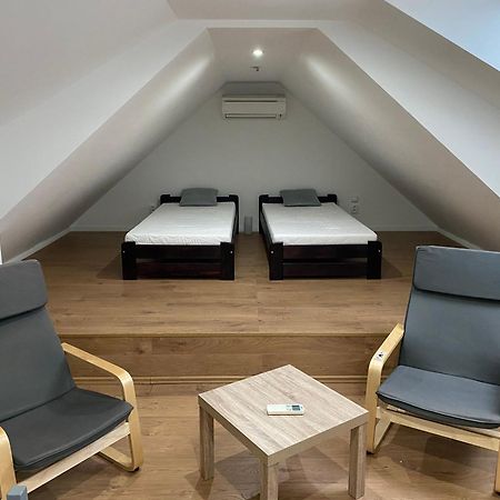 Spacious Apartment In Town Centre Nove Zamky Exterior photo