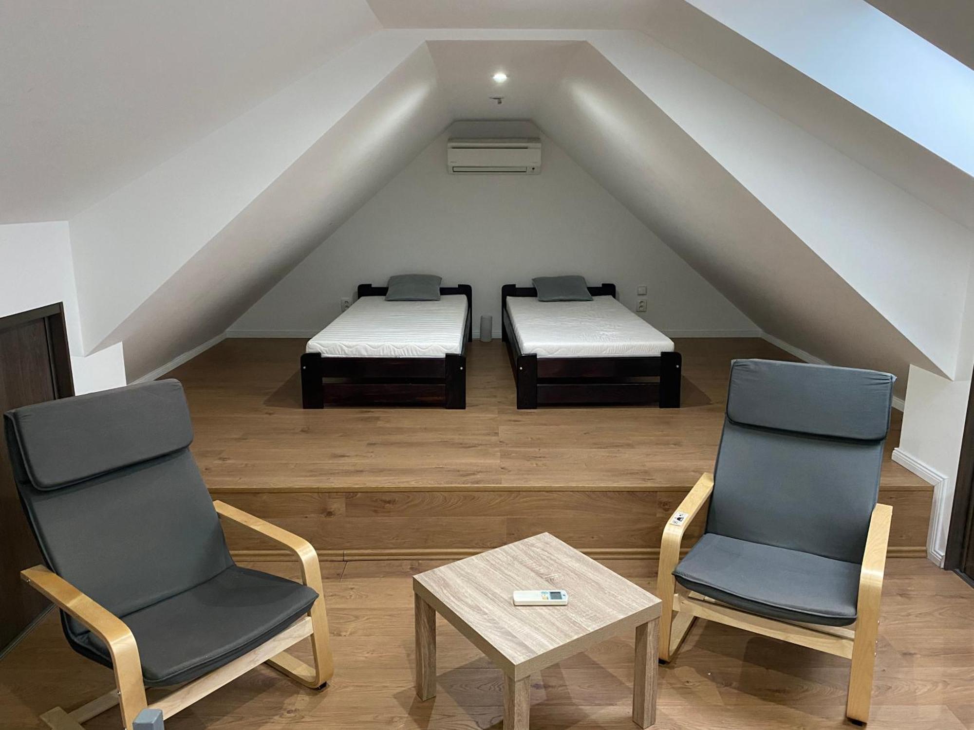 Spacious Apartment In Town Centre Nove Zamky Exterior photo